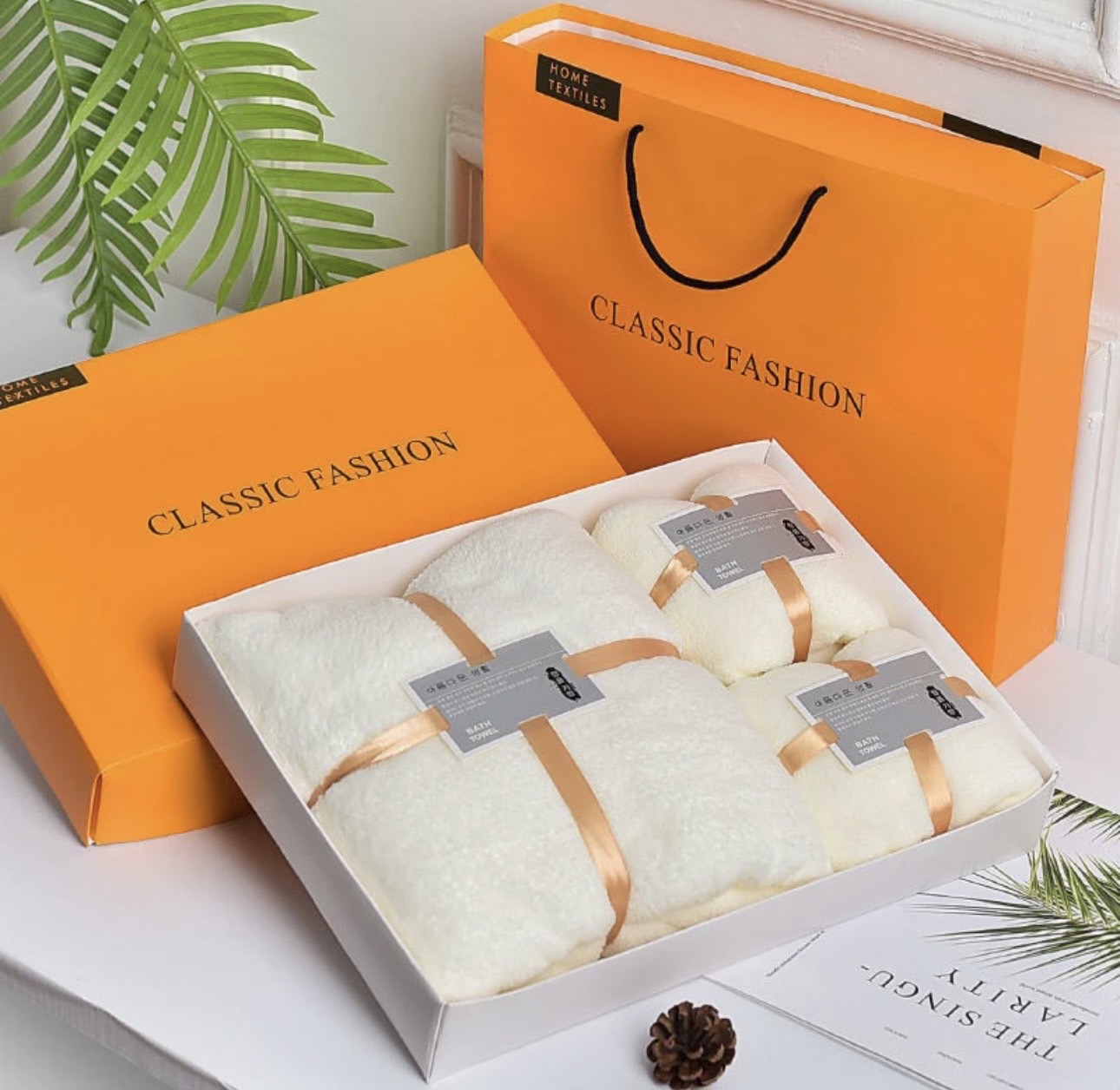 Good quality cloth towels, not lint-free, absorb water well.